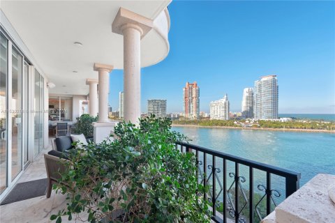 Condo in Miami Beach, Florida, 6 bedrooms  № 1000055 - photo 18