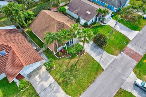 House in Jupiter, Florida 3 bedrooms, 164.44 sq.m. № 1092411 - photo 11