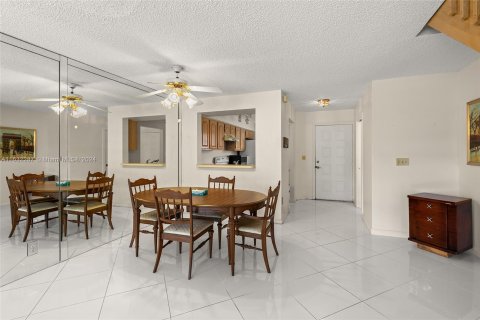 Townhouse in Coral Springs, Florida 2 bedrooms, 110.55 sq.m. № 1305214 - photo 16