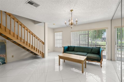 Townhouse in Coral Springs, Florida 2 bedrooms, 110.55 sq.m. № 1305214 - photo 13