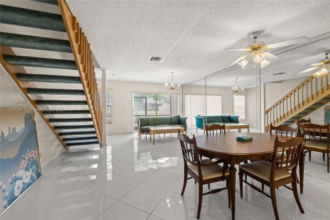 Townhouse in Coral Springs, Florida 2 bedrooms, 110.55 sq.m. № 1305214 - photo 11