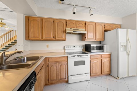 Townhouse in Coral Springs, Florida 2 bedrooms, 110.55 sq.m. № 1305214 - photo 6