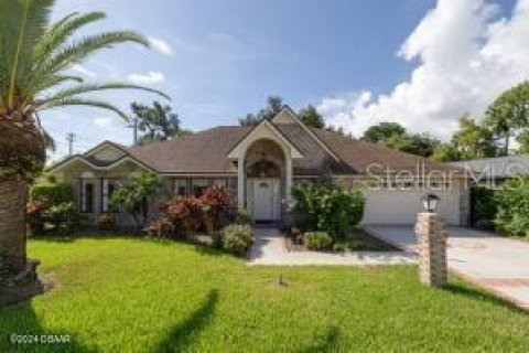 Villa ou maison à vendre à South Daytona, Floride: 3 chambres, 193.52 m2 № 1343042 - photo 1