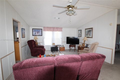 House in Moore Haven, Florida 3 bedrooms, 107.02 sq.m. № 991470 - photo 14