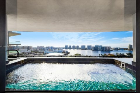 Condominio en venta en Sunny Isles Beach, Florida, 4 dormitorios, 330.27 m2 № 880397 - foto 3