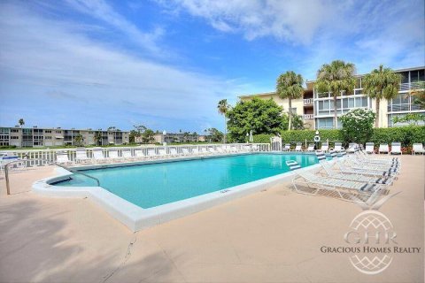 Condo in Palm Springs, Florida, 1 bedroom  № 1161960 - photo 15