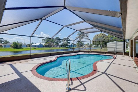 Villa ou maison à vendre à Port St. Lucie, Floride: 3 chambres, 175.96 m2 № 1114262 - photo 4