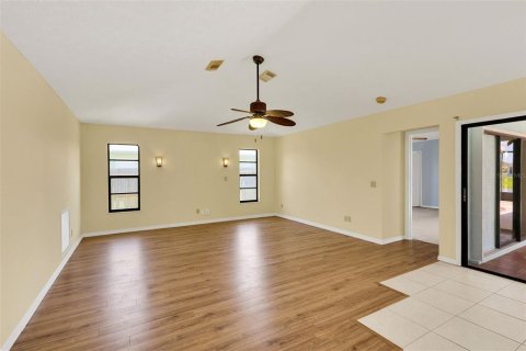 Casa en venta en Port St. Lucie, Florida, 3 dormitorios, 175.96 m2 № 1114262 - foto 15