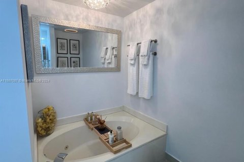 Copropriété à vendre à Aventura, Floride: 2 chambres, 107.21 m2 № 1381835 - photo 15