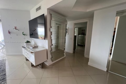 Copropriété à vendre à Aventura, Floride: 2 chambres, 107.21 m2 № 1381835 - photo 3