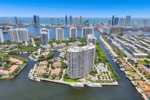 Condominio en venta en Aventura, Florida, 3 dormitorios, 244.33 m2 № 1097220 - foto 13