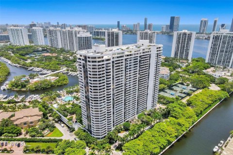 Condominio en venta en Aventura, Florida, 3 dormitorios, 244.33 m2 № 1097220 - foto 1