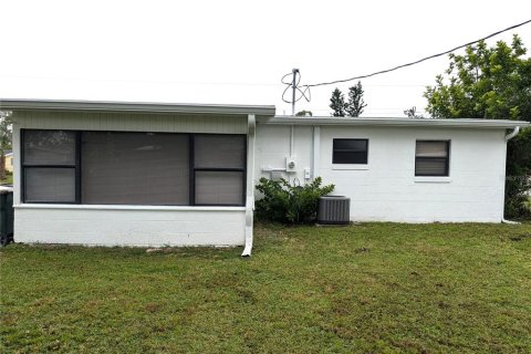 Villa ou maison à vendre à North Port, Floride: 2 chambres, 72.56 m2 № 1359201 - photo 13