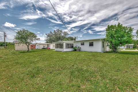 Villa ou maison à vendre à North Port, Floride: 2 chambres, 72.56 m2 № 1359201 - photo 21