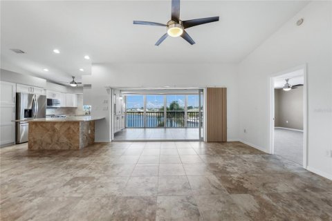 Condominio en venta en Punta Gorda, Florida, 3 dormitorios, 170.01 m2 № 1126536 - foto 5