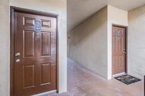 Condo in Tampa, Florida, 1 bedroom  № 1379707 - photo 6