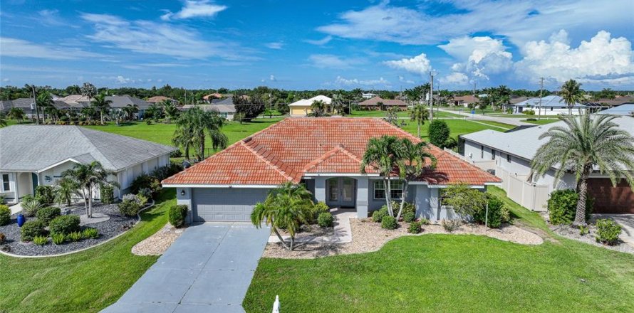 Villa ou maison à Punta Gorda, Floride 3 chambres, 183.76 m2 № 1303296