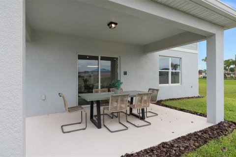 House in Davenport, Florida 4 bedrooms, 204.66 sq.m. № 1323377 - photo 18