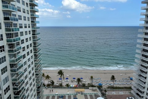 Condo in Fort Lauderdale, Florida, 2 bedrooms  № 1077656 - photo 2