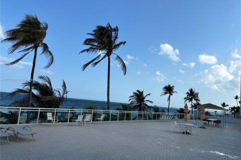 Condo in Fort Lauderdale, Florida, 2 bedrooms  № 1077656 - photo 27