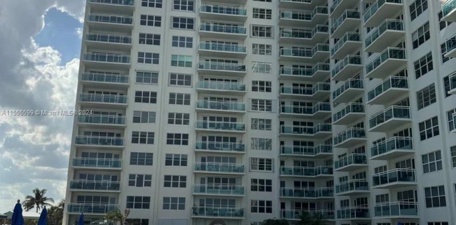 Condominio en Fort Lauderdale, Florida, 2 dormitorios  № 1077656