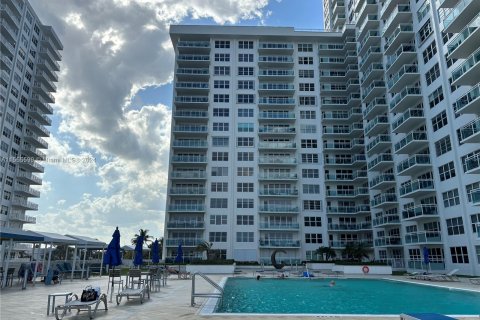 Condo in Fort Lauderdale, Florida, 2 bedrooms  № 1077656 - photo 29