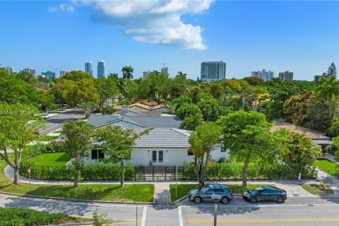 Casa en venta en Miami, Florida, 4 dormitorios, 220.83 m2 № 1418762 - foto 1