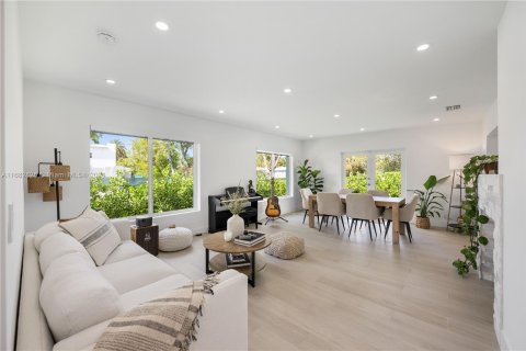 Casa en venta en Miami, Florida, 4 dormitorios, 220.83 m2 № 1418762 - foto 3