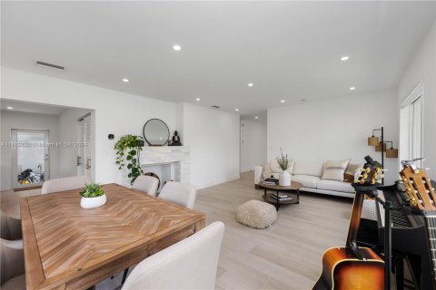 Casa en venta en Miami, Florida, 4 dormitorios, 220.83 m2 № 1418762 - foto 5