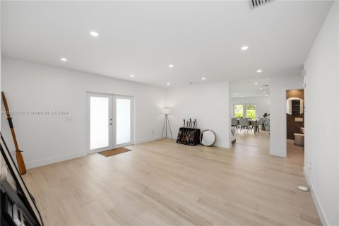 Casa en venta en Miami, Florida, 4 dormitorios, 220.83 m2 № 1418762 - foto 16