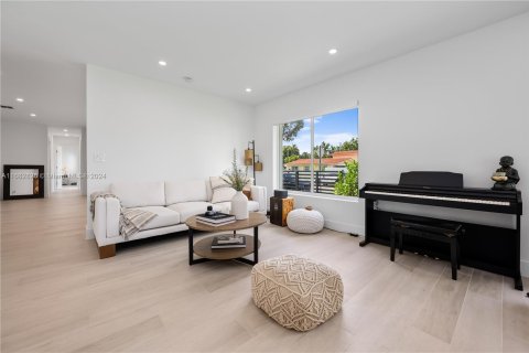 Casa en venta en Miami, Florida, 4 dormitorios, 220.83 m2 № 1418762 - foto 4