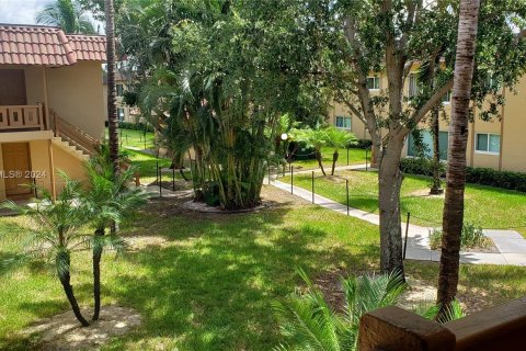 Condo in Lauderdale Lakes, Florida, 3 bedrooms  № 1418755 - photo 1