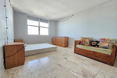 Condominio en venta en Hallandale Beach, Florida, 2 dormitorios, 117.52 m2 № 912157 - foto 5
