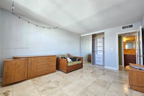 Copropriété à vendre à Hallandale Beach, Floride: 2 chambres, 117.52 m2 № 912157 - photo 6