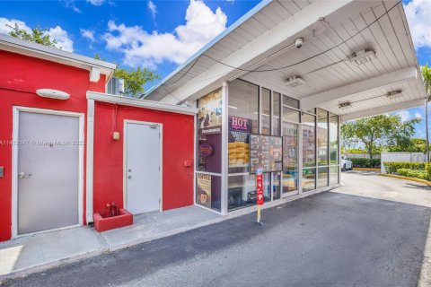 Immobilier commercial à vendre à Hialeah, Floride № 584169 - photo 6