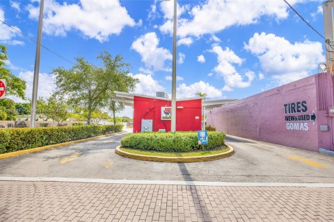 Купить коммерческую недвижимость в Хайалиа, Флорида № 584169 - фото 2