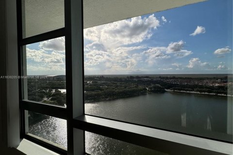 Condo in Sunrise, Florida, 3 bedrooms  № 1310794 - photo 10