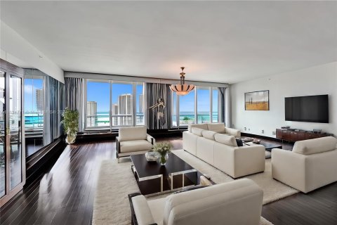 Condominio en venta en Fort Lauderdale, Florida, 4 dormitorios, 388.98 m2 № 1310791 - foto 14