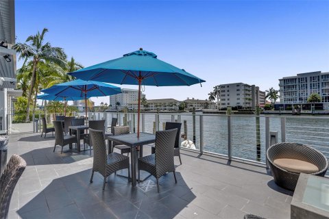 Condominio en venta en Fort Lauderdale, Florida, 4 dormitorios, 388.98 m2 № 1310791 - foto 9