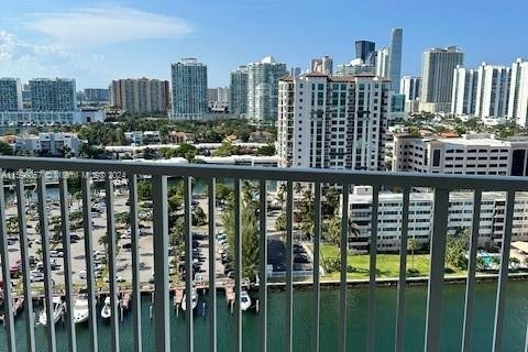 Condominio en venta en Sunny Isles Beach, Florida, 1 dormitorio, 70.79 m2 № 1206917 - foto 4