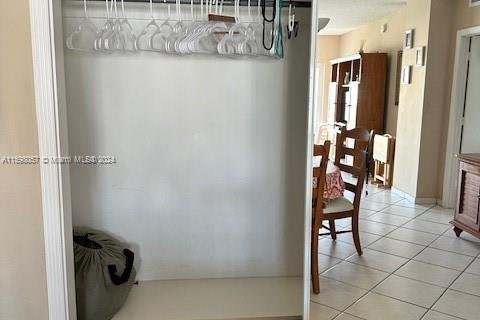 Condo in Sunny Isles Beach, Florida, 1 bedroom  № 1206917 - photo 26