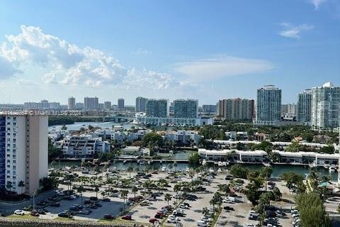 Condo in Sunny Isles Beach, Florida, 1 bedroom  № 1206917 - photo 2