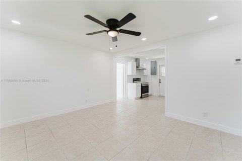 Casa en venta en Hollywood, Florida, 3 dormitorios, 80.55 m2 № 1352211 - foto 4