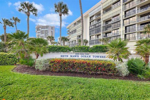 Condo in Hutchinson Island South, Florida, 2 bedrooms  № 1352213 - photo 23