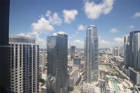 Condo in Miami, Florida, 2 bedrooms  № 1352212 - photo 1