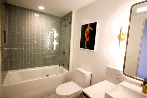 Condo in Miami, Florida, 2 bedrooms  № 1352212 - photo 14