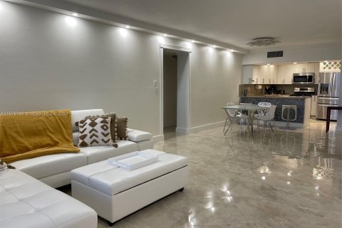 Appartement à louer à Hollywood, Floride: 2 chambres, 145.86 m2 № 1147095 - photo 6