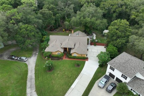 House in Brandon, Florida 4 bedrooms, 243.68 sq.m. № 1347447 - photo 5