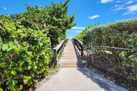 Condo in Cocoa Beach, Florida, 1 bedroom  № 1347049 - photo 28