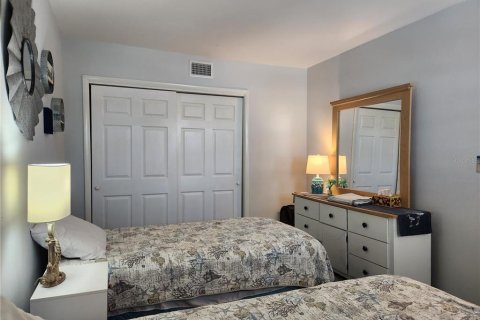 Condo in Cocoa Beach, Florida, 1 bedroom  № 1347049 - photo 20